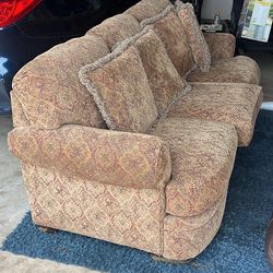  Couch (first Come First Serve)