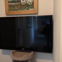 LG 42” LCD TV with Wall Bracket and Remote 