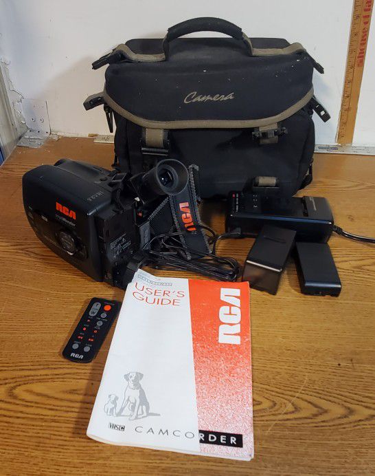 RCA CC636 Camcorder VHS-C Small Wonder  Camcorder Kit. Working