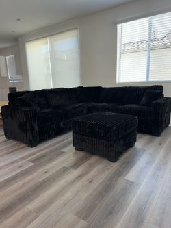 4-Piece Sectional Set LAF Loveseat + RAF Loveseat + Corner Wedge + Cocktail Ottoman  Color: Black  Bonito Seccional  Color negro  Nuevo en Caja  Entre