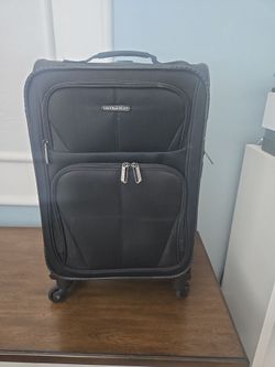 U.S. Traveler Black Spinner Luggage Suitcase