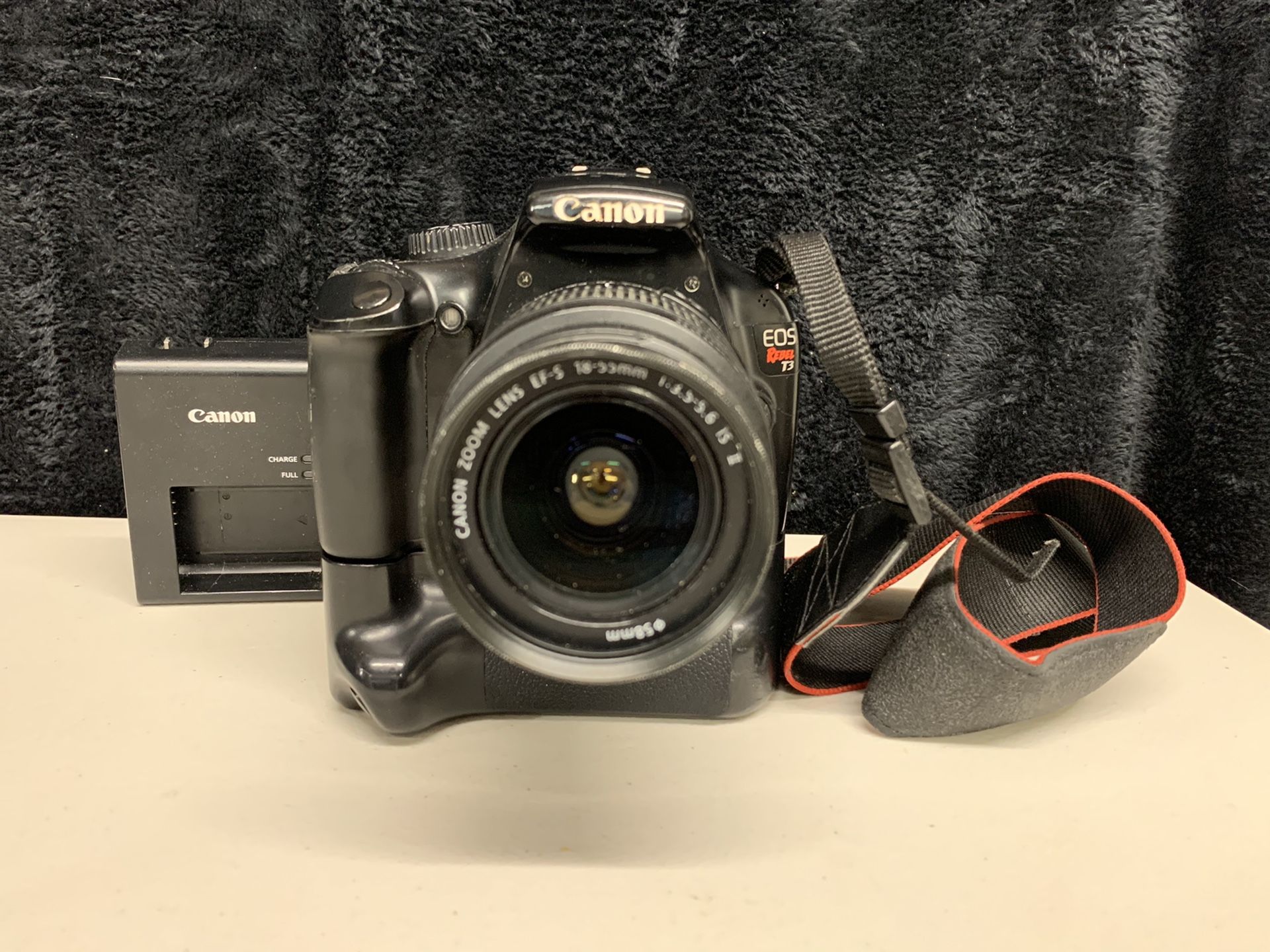 Canon Rebel T3 Camera 18-55mm Lens with Battery and Charger
