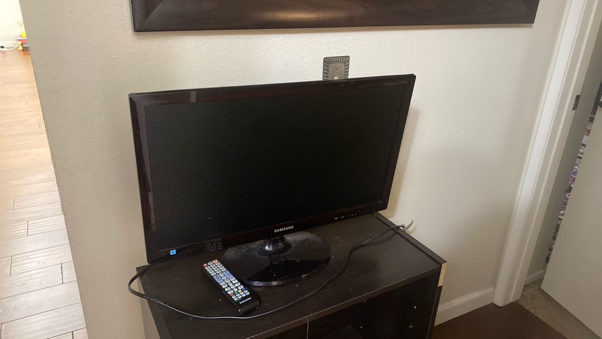 Small Samsung TV With Remote