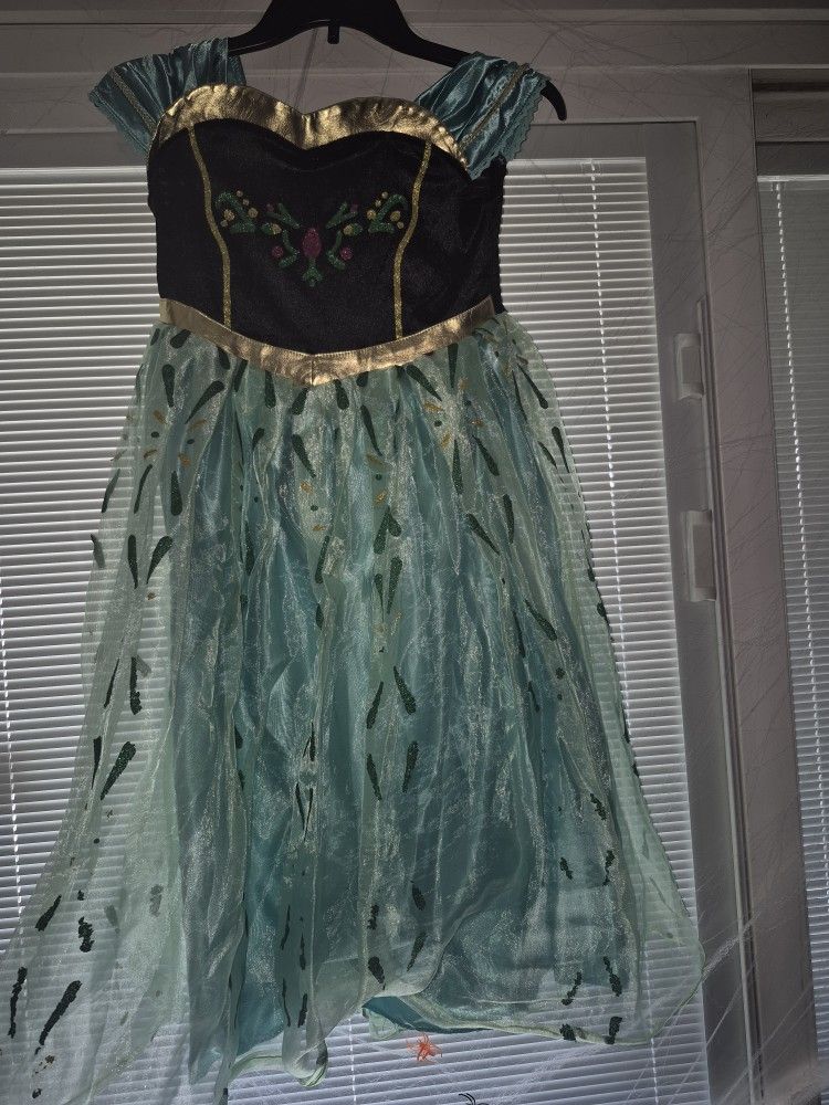 Halloween Costume Ana