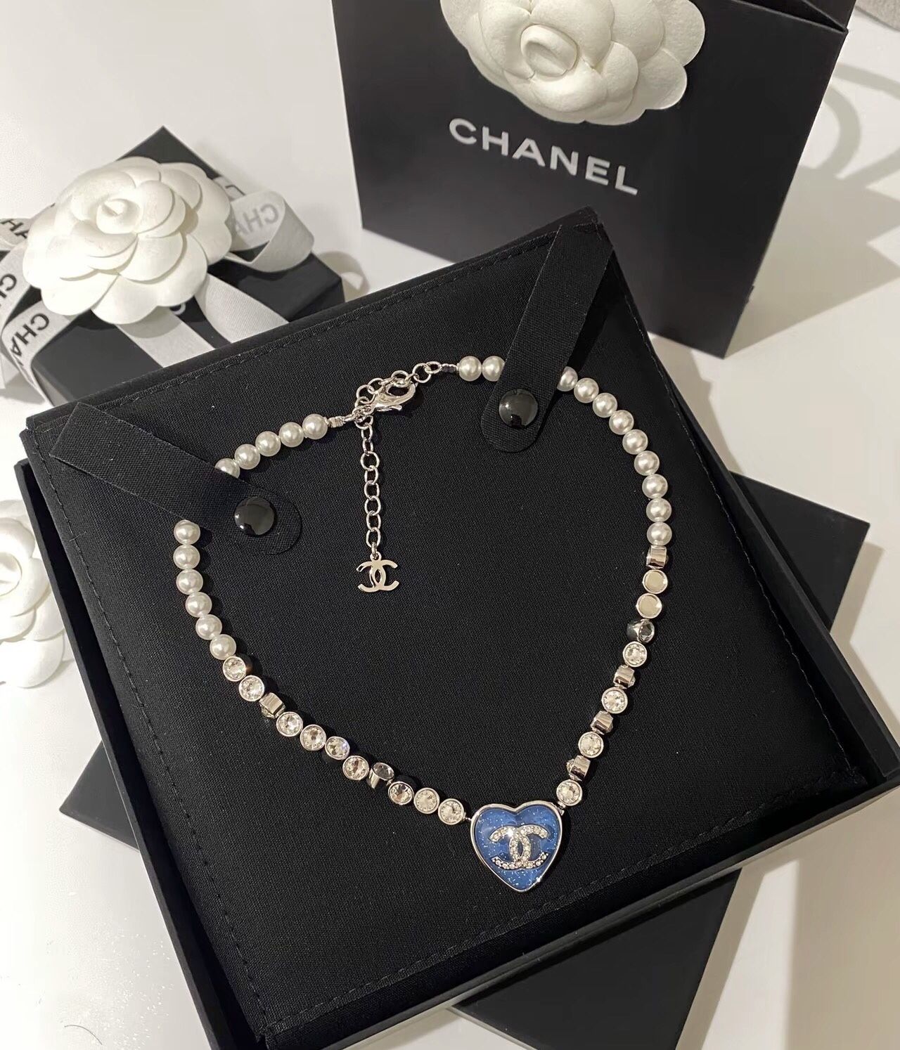 Designer Heat-shaped Necklace