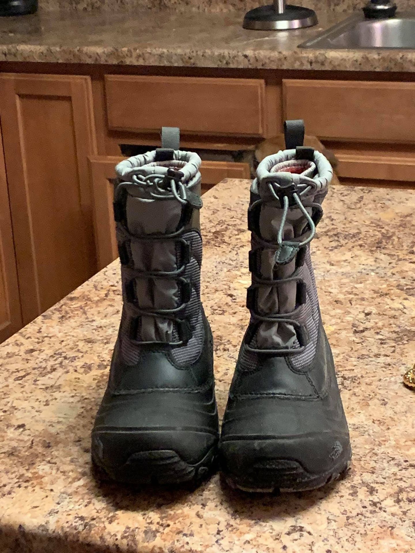 Kid size 3, winter snow boots