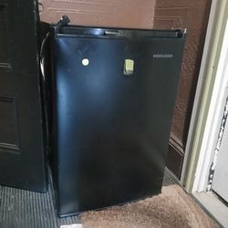 Mini Fridge 