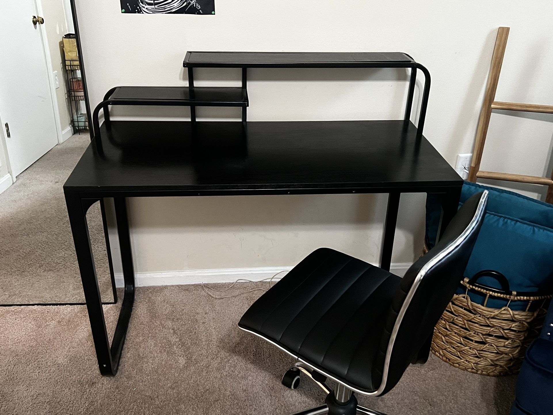USED DESK !!!! GOOD CONDITION!!! W/ DESK