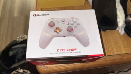 Gamesir cyclone wireless gaming controller