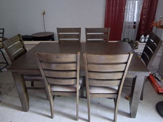 Table  with 6 chairs