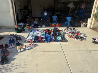 Yard sale.. Nike, Converse, Vans, and more