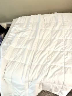 BRAND NEW comforter (never Used)
