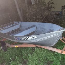10 Ft - Aluminum Boat (Smoker Craft)As Is