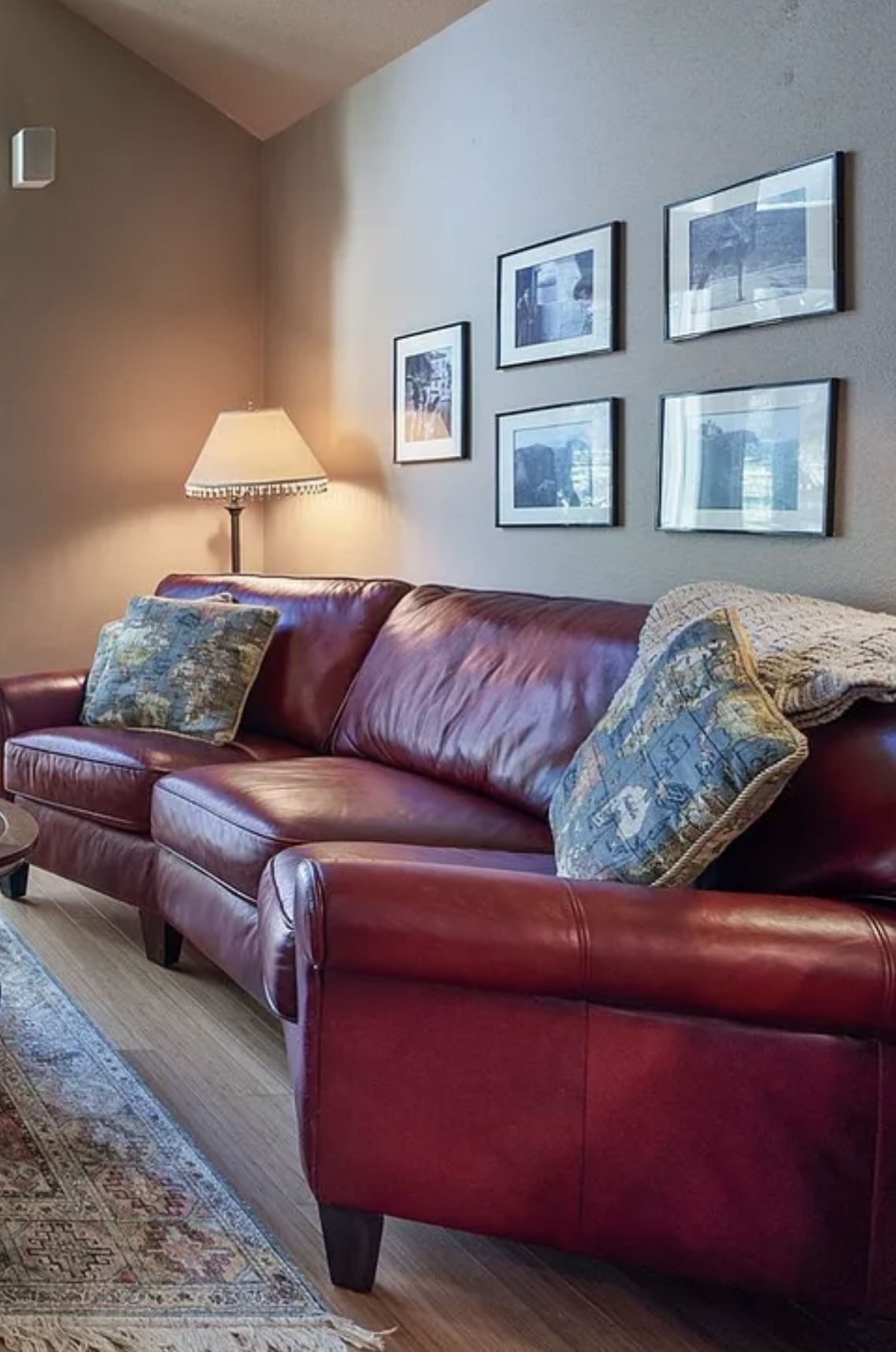 Gorgeous Leather Flexsteel Conversation Couch