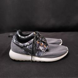 Boys Nike Roshe Run GS Running Shoe (Size 7Y)