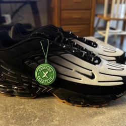 NEW- Nike Air Max Plus 3 “Black Smoke Grey Gum”