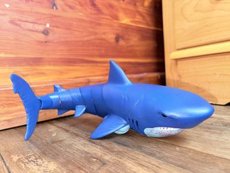 Terra by Battat Remote Control Great White Shark toy