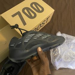 Adidas Yeezy 700 V3 Alvah 