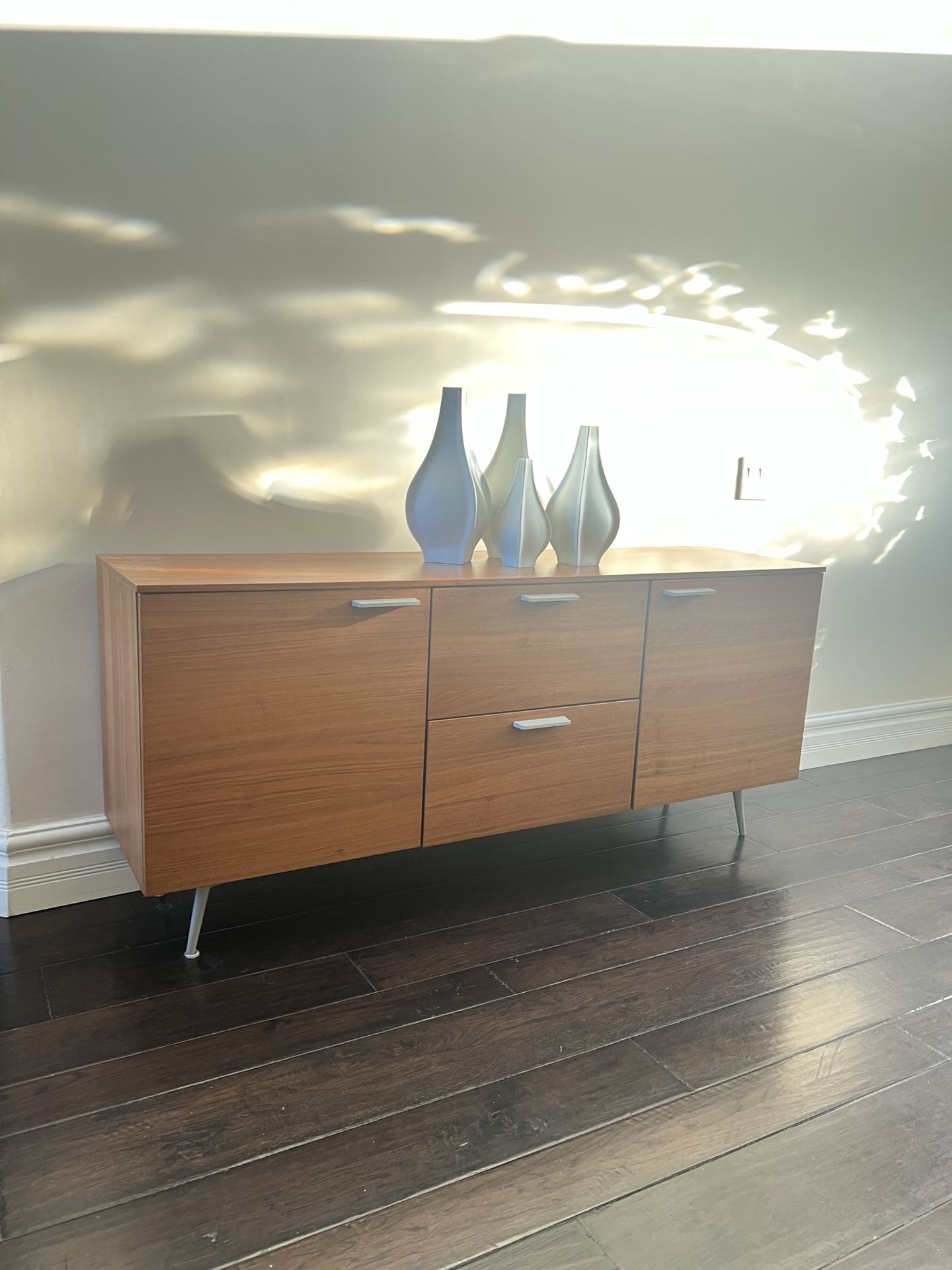 Mid-Century Modern Sideboard / Credenza