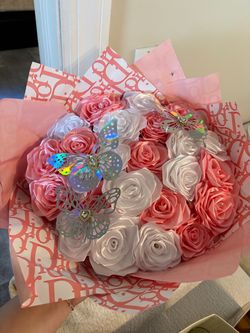 Dior pink and white roses bouquet