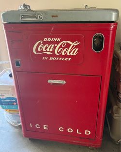 Vintage Vendo Coca-Cola Bottle Vending Machine