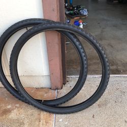 Tier And Tube Like New $20 For Pair 26X195
