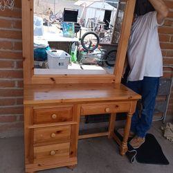 Vanity Desk With Mirror