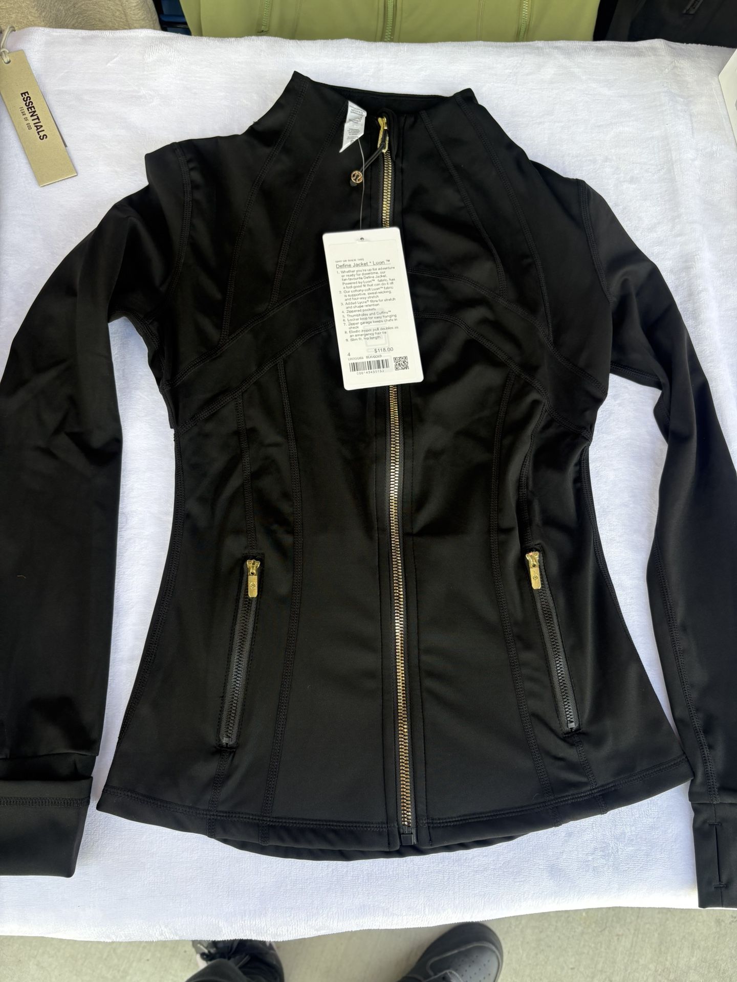 Lulu Lemon Black Nd Gold Size 4