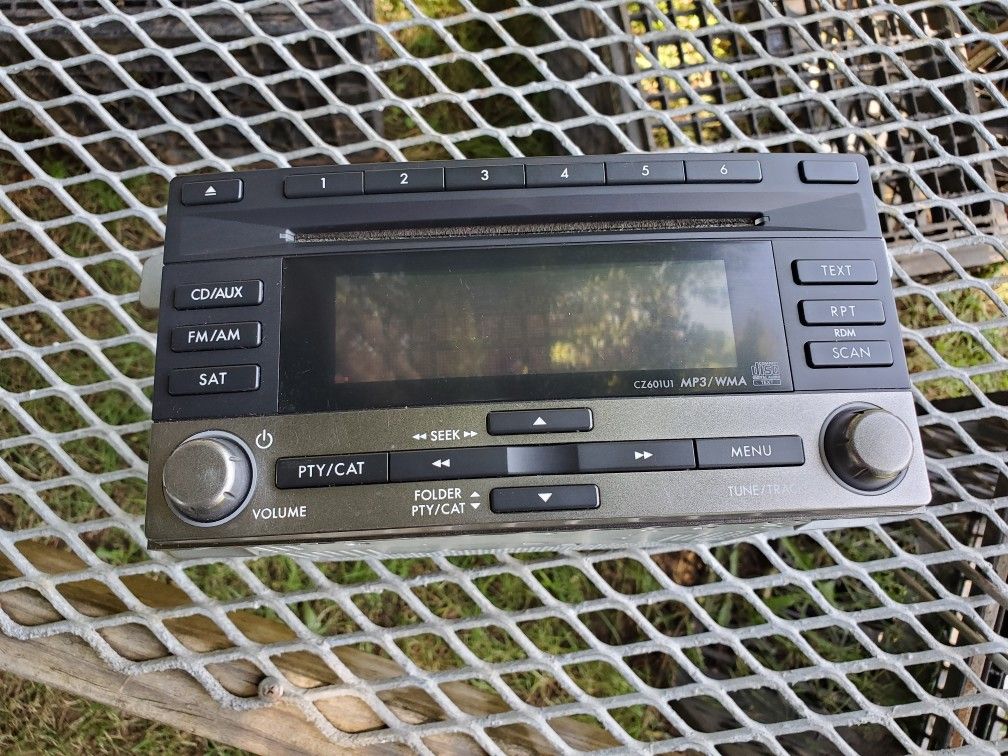 Clarion Subaru Stereo Model PF-2945A-A Radio, CD Player