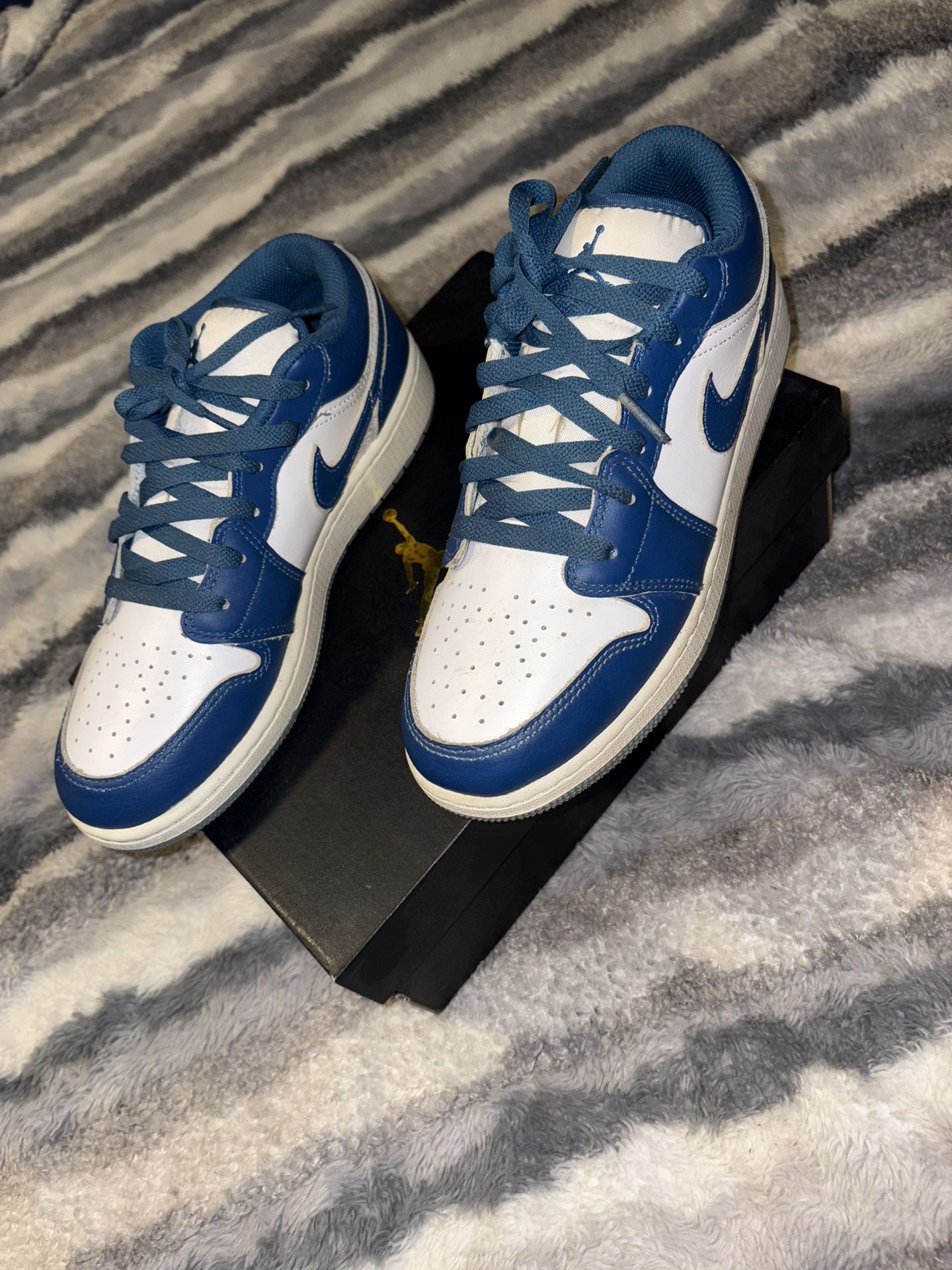 Air Jordan blue 6.5 Green 5.5 Like New!