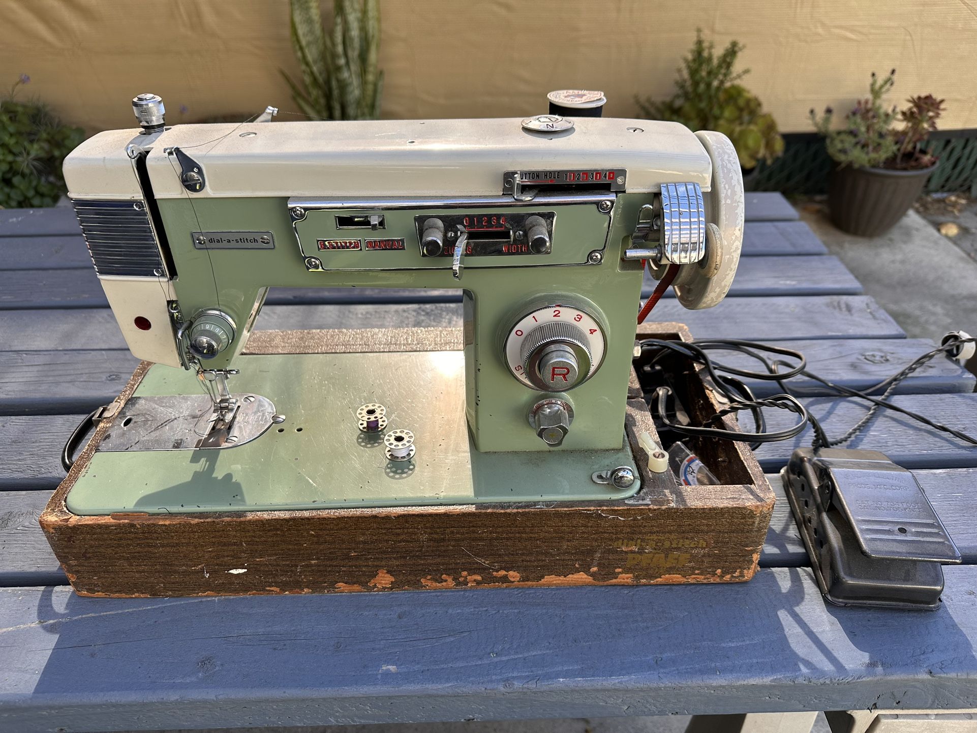 1950S Sewing Machine – Perfect working Condition