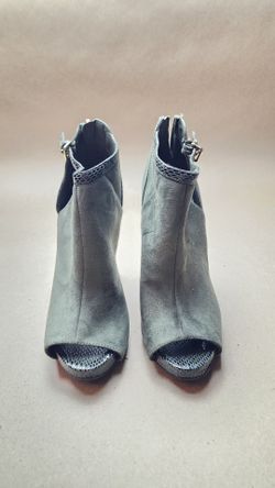GBG Los Angeles Peep-Toe Stiletto Booties Size 7