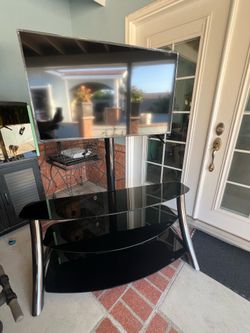 Vizio 43 in Smart TV with TV Stand