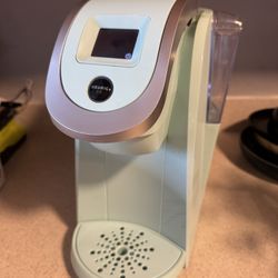 Keurig Mint Color. Touch Screen. Comes With K-Cup Carousel, Water Filter Cartridges, And Use Your Own Coffee K-Cup