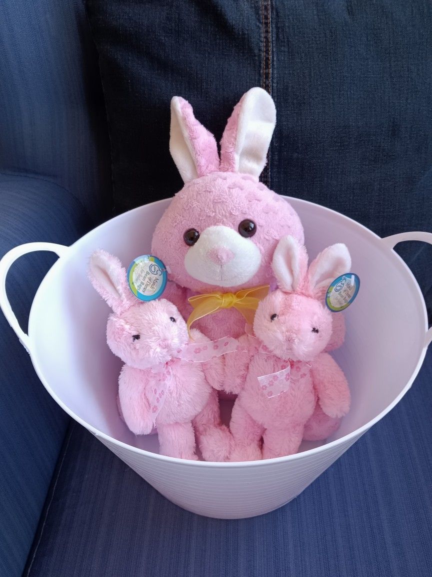 Basket With Stuffed Animals Rabbits Take It All Fo $10