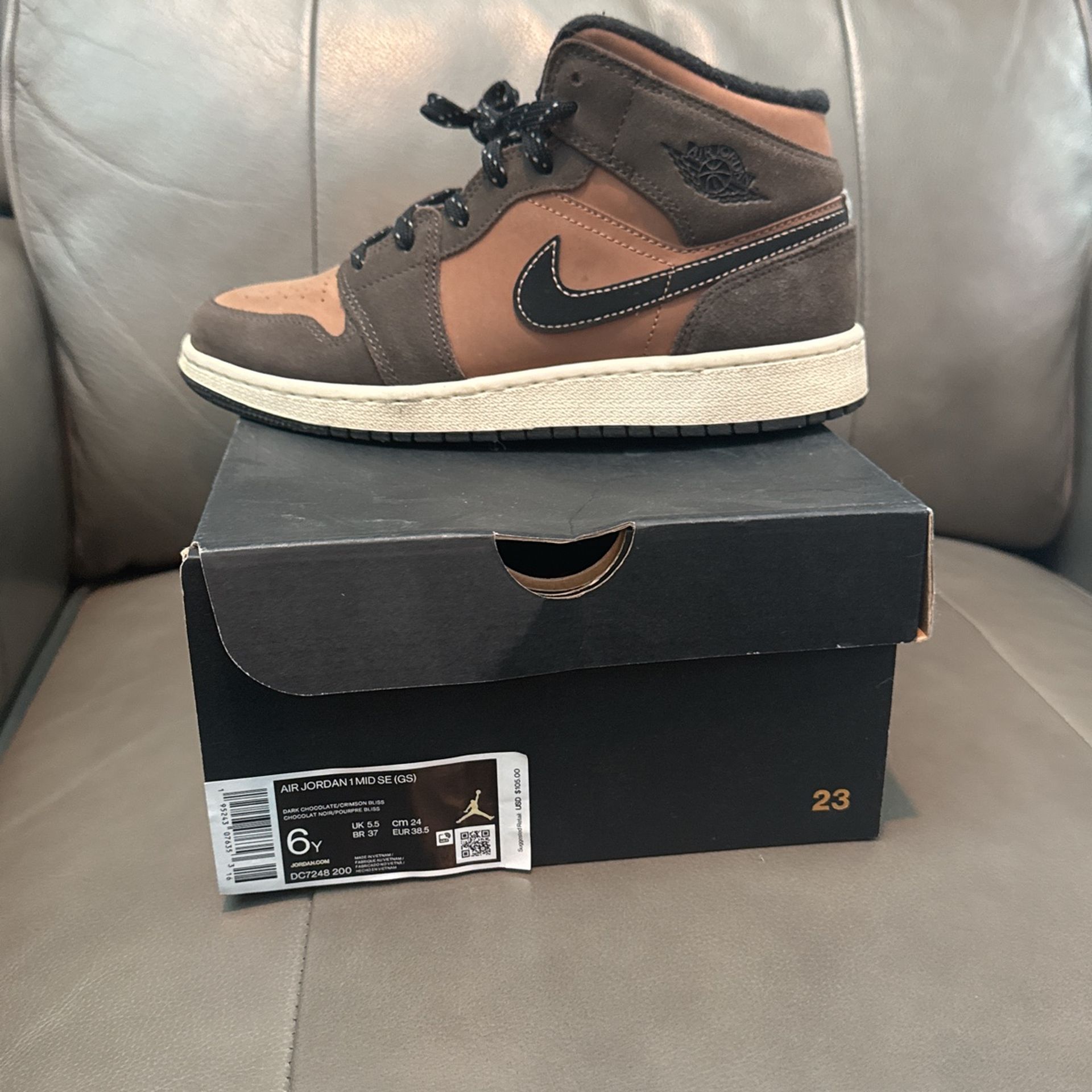 Air Jordan Mid SE Size 6Y