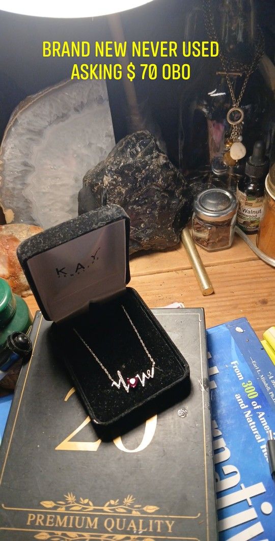 Miscellaneous Womems Used Necklace Is Brand New