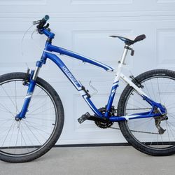 Specialized Hardrock Mountain bike( Medium)