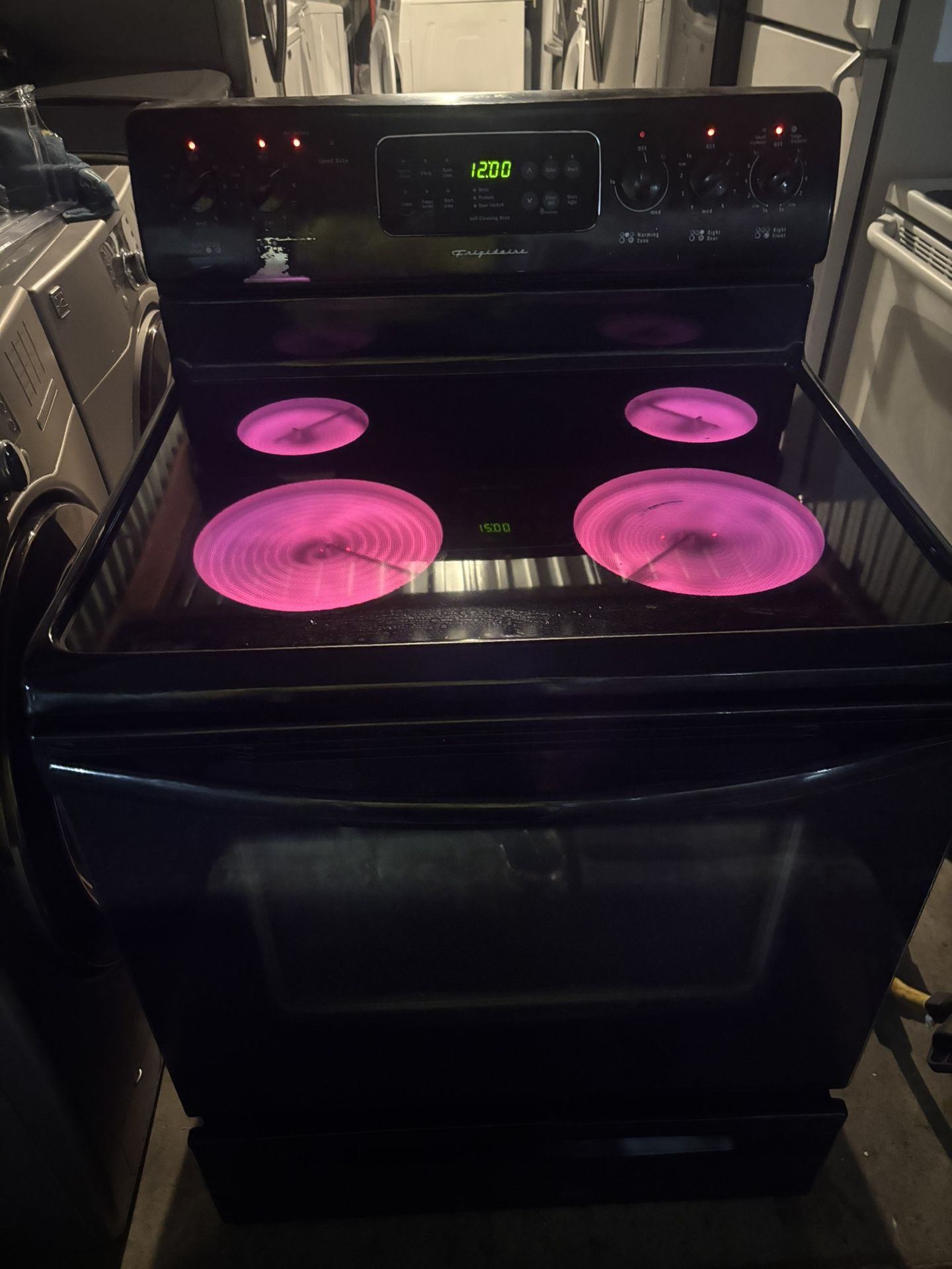 ⭐️NICE CLEAN FRIGIDAIRE GLASS TOP ELECTRIC STOVE⭐️