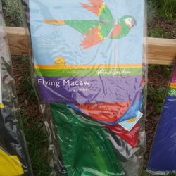 Garden Spinner (Macaw) New