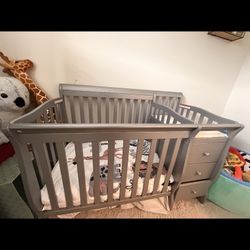 Baby Crib With Mattress 