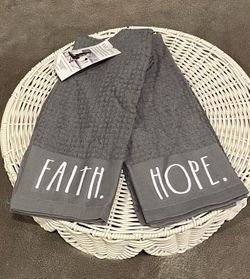 Rae Dunn Set of 2 Hand Towels