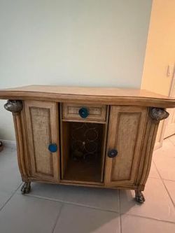 SIDEBOARD