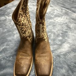  Ariat cowboy boots leopard Print 