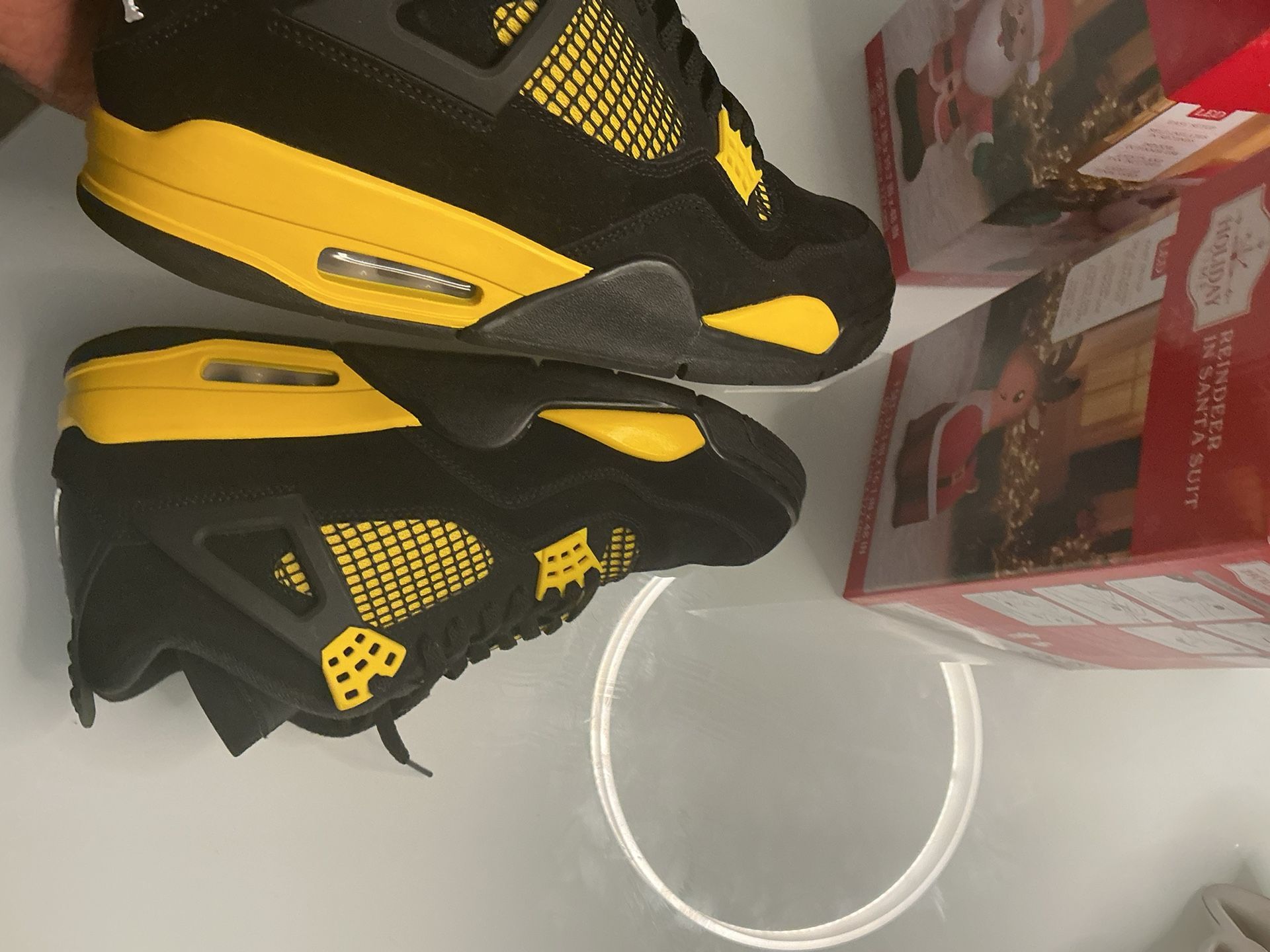 Air Jordan 4s Thunder