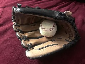 Used -WILSON KIDS OUT FIELDS GLOVE -12 1/2 INCH MODELL A2476