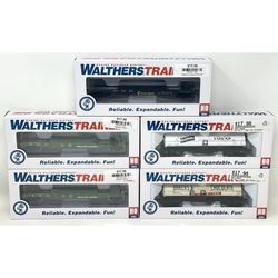 5pc Walthers Trainline Ready To Run HO Scale Flatcar and Tank Car Train Lot