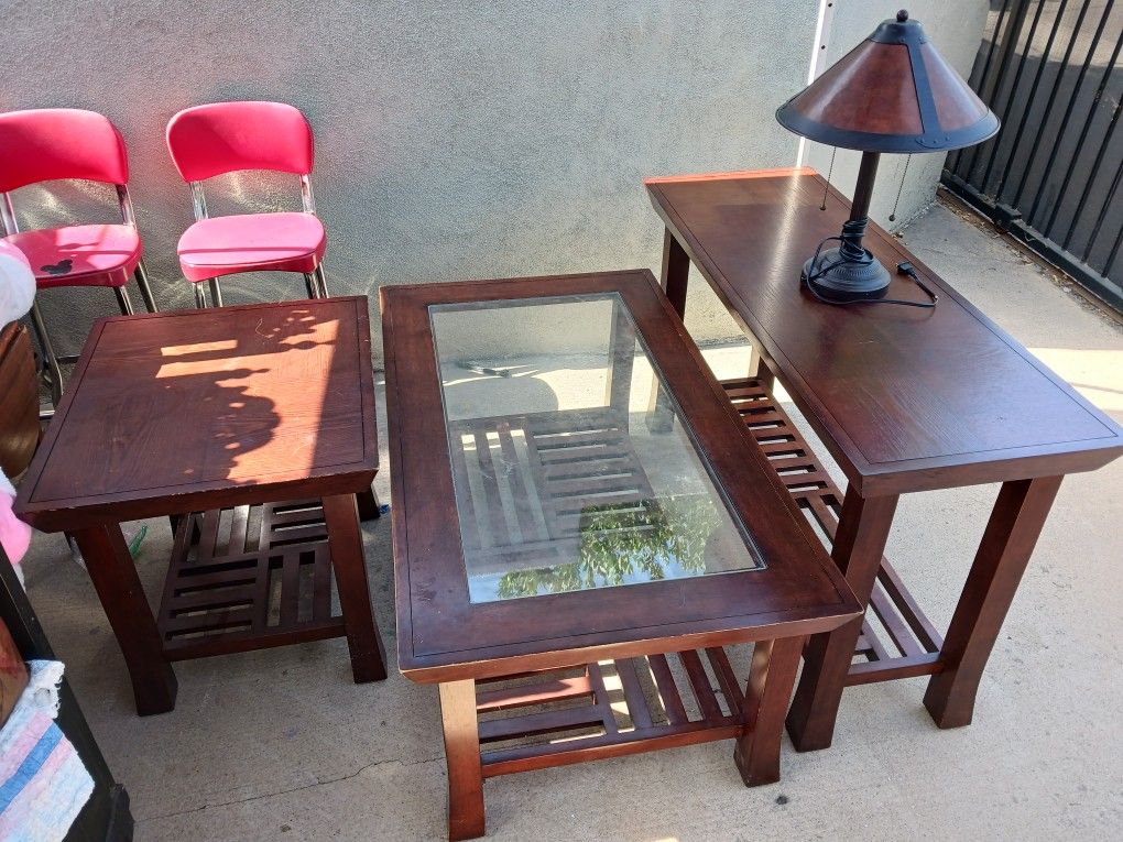 Table Set With Lamp