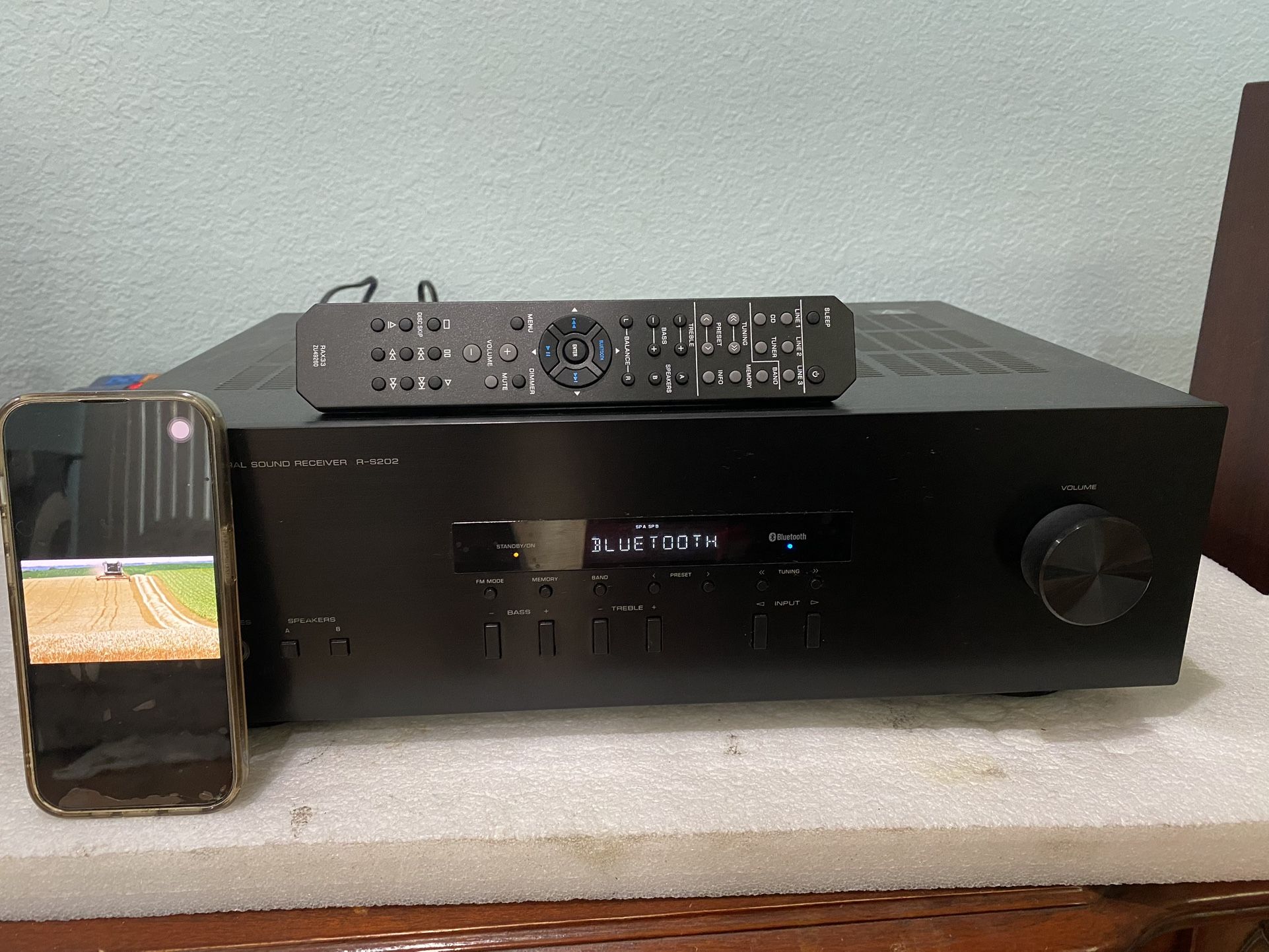 Yamaha R-S202 Stereo receiver with Bluetooth - Remote
