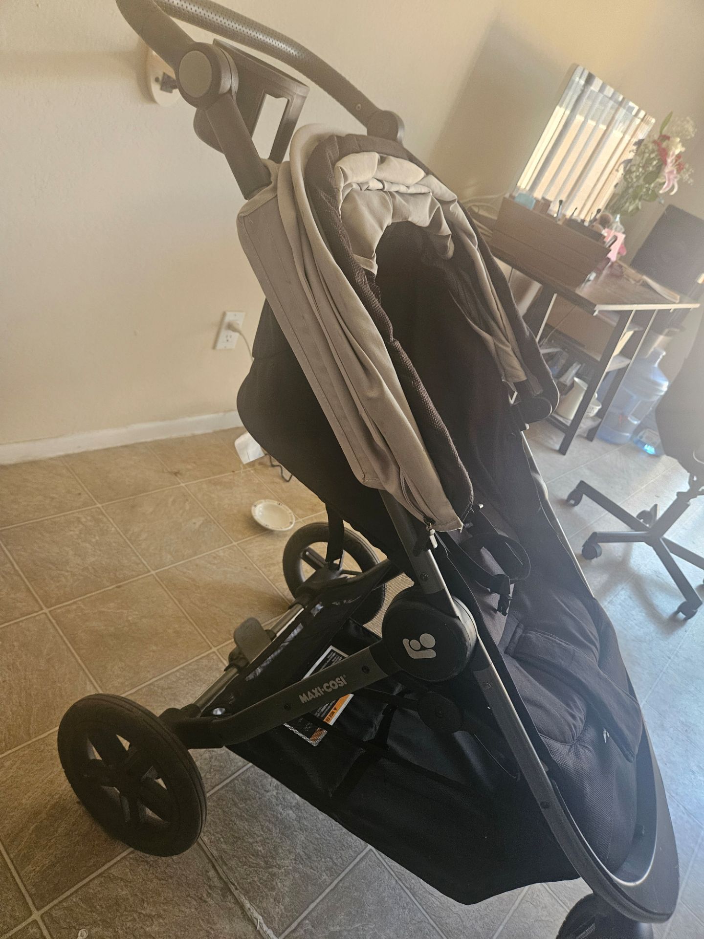 Stroller maxi cosi.